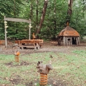 Bild vom Spielplatz anzeigen.