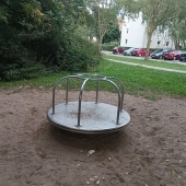 Bild vom Spielplatz anzeigen.