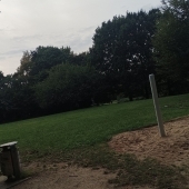 Bild vom Spielplatz anzeigen.