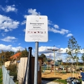 Bild vom Spielplatz anzeigen.
