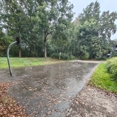 Bild vom Spielplatz anzeigen.