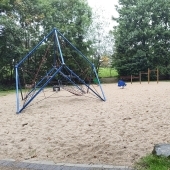 Bild vom Spielplatz anzeigen.