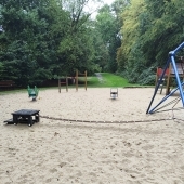 Bild vom Spielplatz anzeigen.