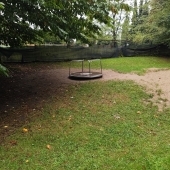 Bild vom Spielplatz anzeigen.