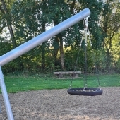 Bild vom Spielplatz anzeigen.