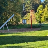Bild vom Spielplatz anzeigen.