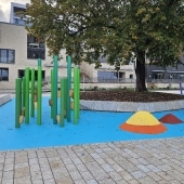 Bild vom Spielplatz anzeigen.