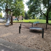 Bild vom Spielplatz anzeigen.