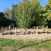 Bild vom Spielplatz anzeigen.