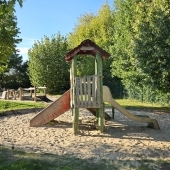 Bild vom Spielplatz anzeigen.
