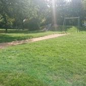 Bild vom Spielplatz anzeigen.
