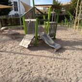 Bild vom Spielplatz anzeigen.