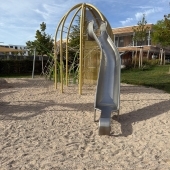 Bild vom Spielplatz anzeigen.