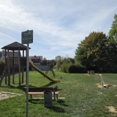 Bild vom Spielplatz anzeigen.