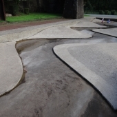 Bild vom Spielplatz anzeigen.