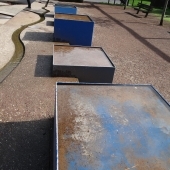 Bild vom Spielplatz anzeigen.