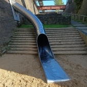 Bild vom Spielplatz anzeigen.