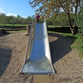 Bild vom Spielplatz anzeigen.