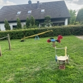 Bild vom Spielplatz anzeigen.