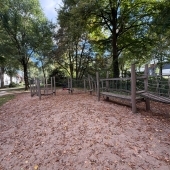 Bild vom Spielplatz anzeigen.