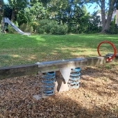 Bild vom Spielplatz anzeigen.