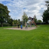 Bild vom Spielplatz anzeigen.