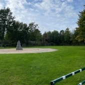 Bild vom Spielplatz anzeigen.