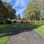 Bild vom Spielplatz anzeigen.