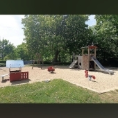 Bild vom Spielplatz anzeigen.