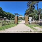 Bild vom Spielplatz anzeigen.
