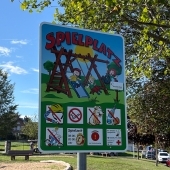 Bild vom Spielplatz anzeigen.