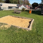 Bild vom Spielplatz anzeigen.