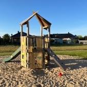 Bild vom Spielplatz anzeigen.