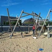 Bild vom Spielplatz anzeigen.
