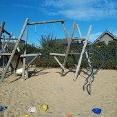 Bild vom Spielplatz anzeigen.