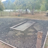Bild vom Spielplatz anzeigen.