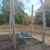 Bild vom Spielplatz anzeigen.
