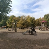 Bild vom Spielplatz anzeigen.