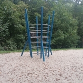 Bild vom Spielplatz anzeigen.