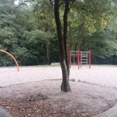 Bild vom Spielplatz anzeigen.