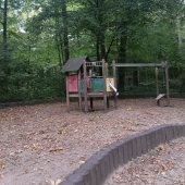 Bild vom Spielplatz anzeigen.