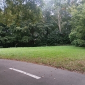 Bild vom Spielplatz anzeigen.