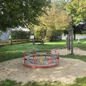 Bild vom Spielplatz anzeigen.