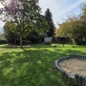 Bild vom Spielplatz anzeigen.