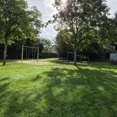 Bild vom Spielplatz anzeigen.