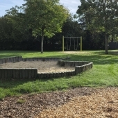 Bild vom Spielplatz anzeigen.