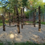 Bild vom Spielplatz anzeigen.