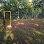 Bild vom Spielplatz anzeigen.