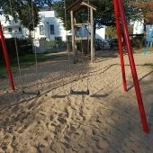 Bild vom Spielplatz anzeigen.