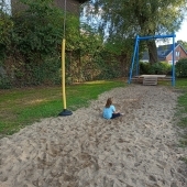 Bild vom Spielplatz anzeigen.